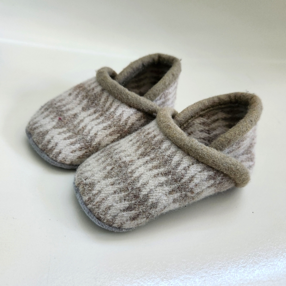 EUC Boutique Grey Wool & Suede Southwestern Moccasins -Size 4, 12-18m
